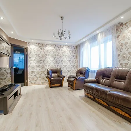 Royal Hotel *